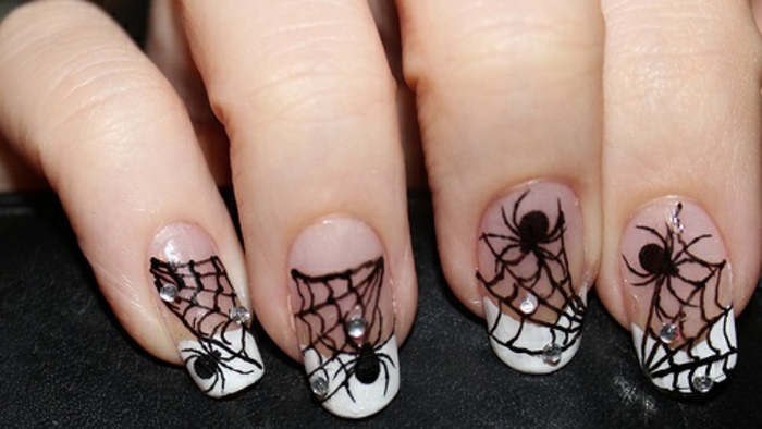 Halloween-Ideen-für-Maniküre-swarze-spinnennetz-weiße-nagle
