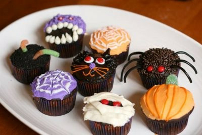 Halloween-Süßigkeiten-minikuchen-mit-motiven