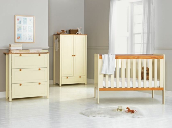Kinderzimmer-Schrank-Kommode-Babybett-gelb-schlichtes-Design-minimalistisches-Interieur-graue-Wände