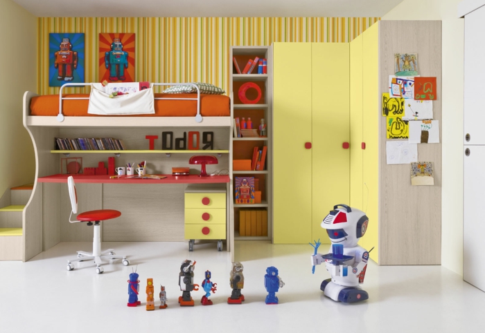 Kinderzimmer-für-Jungen-Hochbett-Treppen-Schreibtisch-Designer-Stuhl-originelles-Design-rote-Akzente-Regale-gelbe-Schränke-Roboter