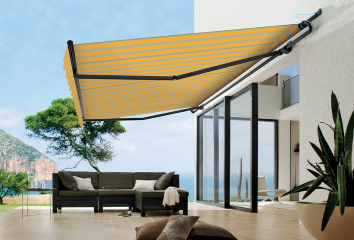 Sonnensegel-für-Terrasse-glastür-sofa