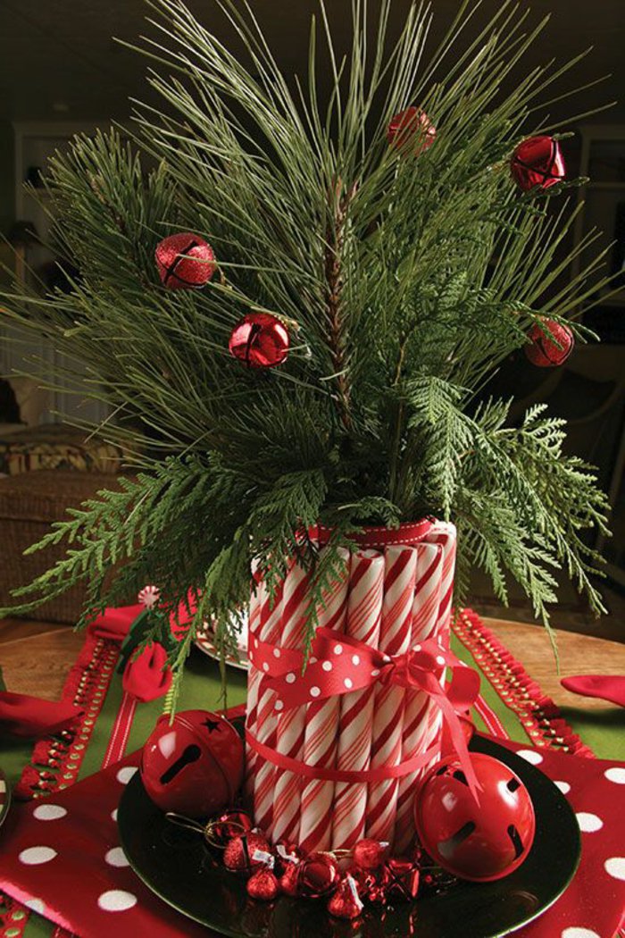 Tischdeko-zu-Weihnachten-Erlenzweige-Strauß-Kerzen