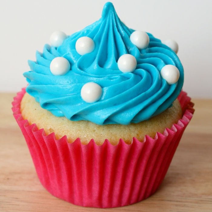 Vanille-cupcake-rosa-Verpackung-blaue-Creme-originell-kreativ-süß