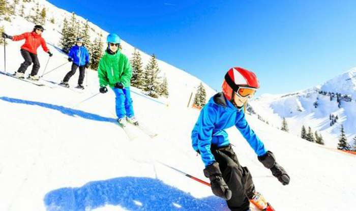 bilder-von-skifahren-viele-leute-haben-spaß