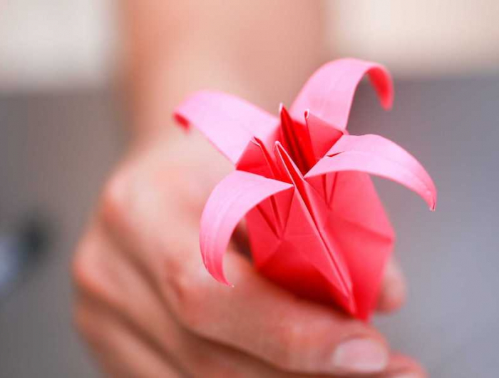 blumen falten kinder origami rosa lilie fertig