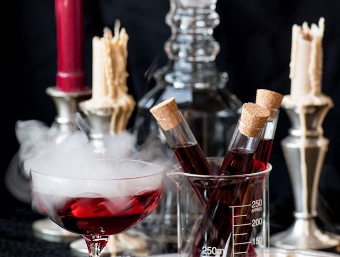 blut cocktails getränke alkoholfrei aus kirschsaft im reagenzglas halloween rezepte kreativ ausgefallen