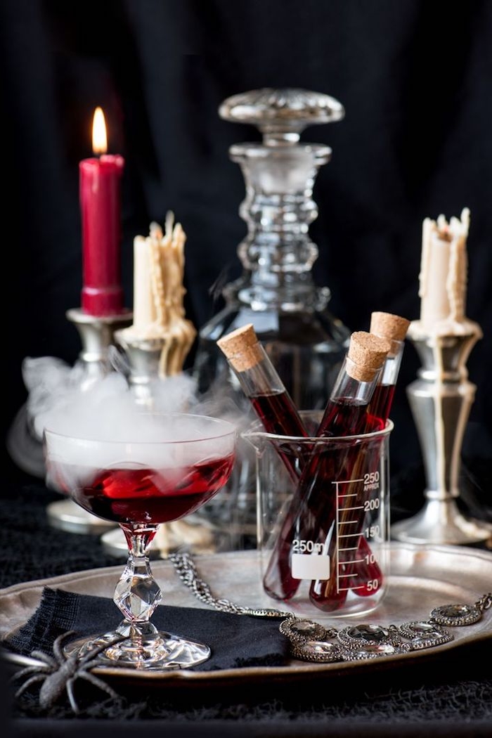 blut cocktails getränke alkoholfrei aus kirschsaft im reagenzglas halloween rezepte kreativ ausgefallen 