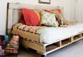 Das DIY Bett kann Ihr Schlafzimmer völlig umwandeln!