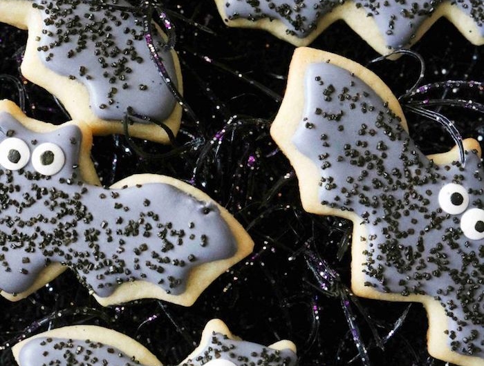 fledermäuse grauer zuckerguss kekse halloween essen ideen gruselige kindergeburtstagsparty ideen und inspiration