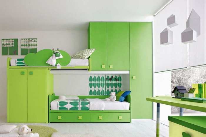 frische-grüne-Kinderzimmer-Gestaltung-viele-Schränke-Schubladen-Bett-einzigartiges-Design