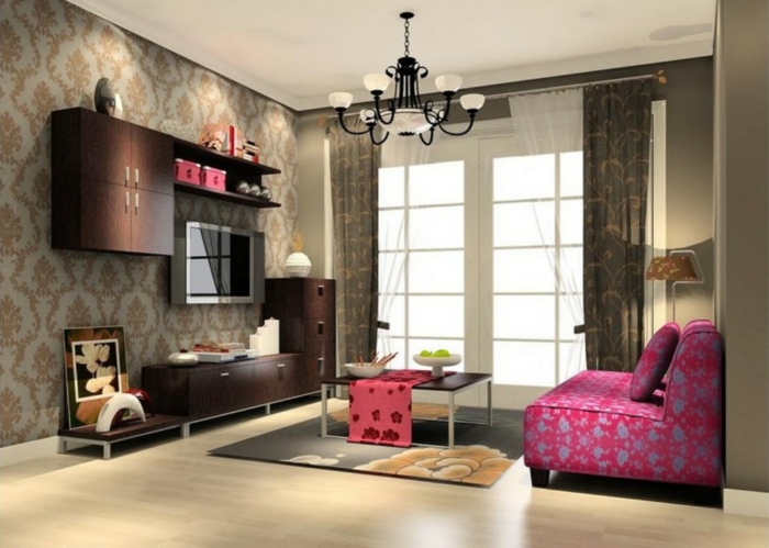 gemütliches-Wohnzimmer-rosa-Akzente-Sessel-artistisch-effektvoll-Designer-Tapeten