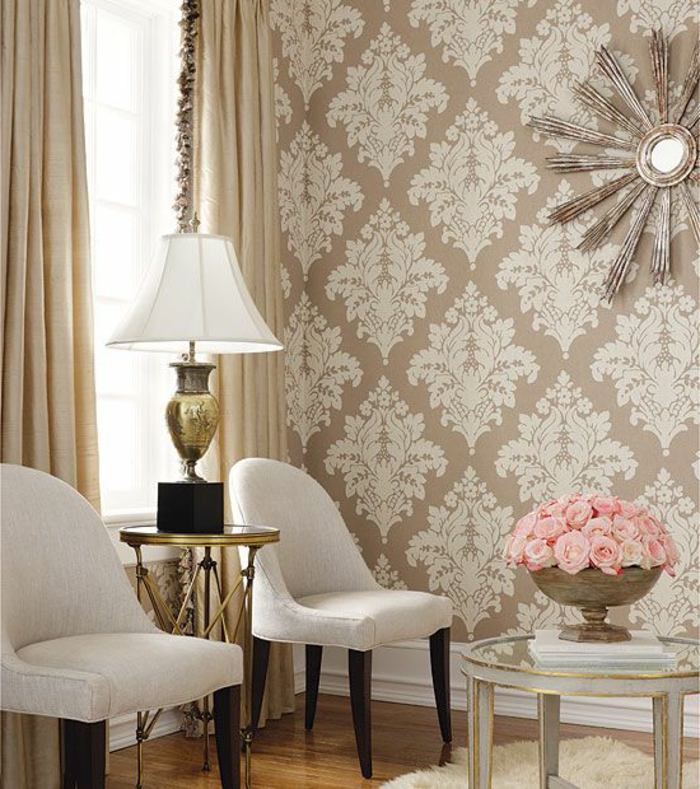 glamouröse-Ausstattung-elegante-beige-Tapeten-rosa-Rosen-Wanddekoration