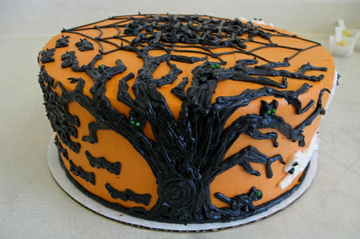 halloween-süßigkeiten-torte-baum-mit-scokolade