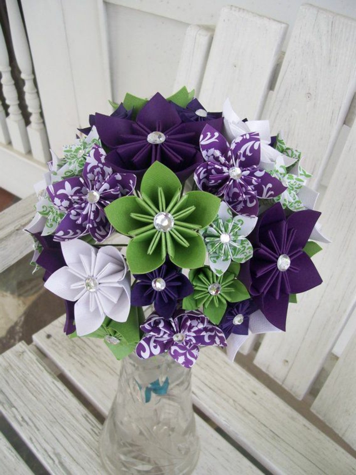 handgemachter-Strauß-Papierblumen-origami-kunst-buntgrün-lila-weiß