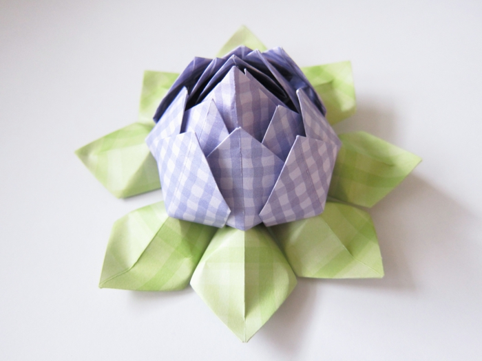 herrliche-origami-blume-grün-lila-schönes-Design-kreativ-romantisch