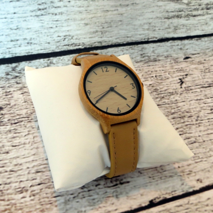 holz-armbanduhr-sehr-elegant-aussehen