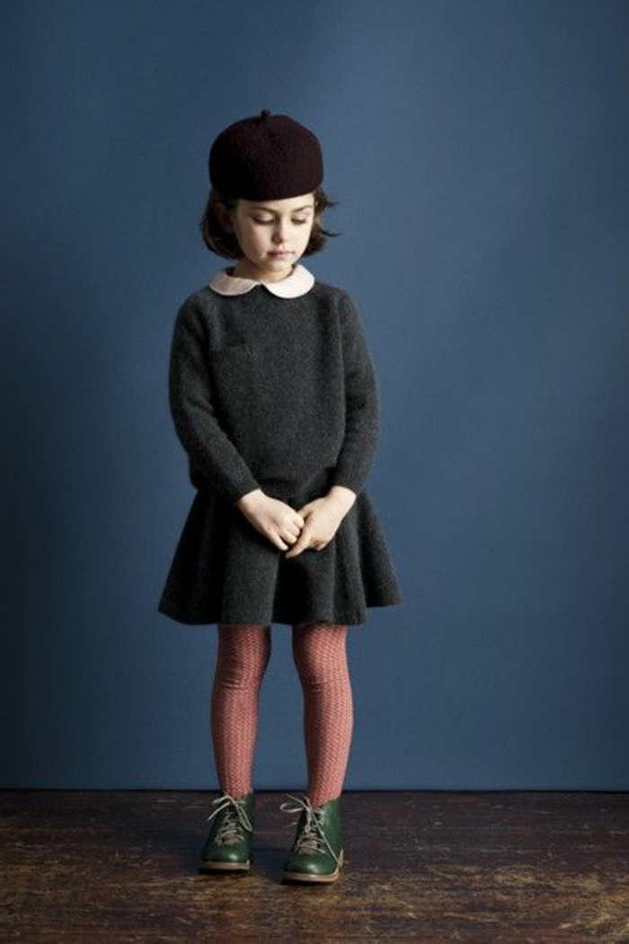 kleines-Mädchen-sympatisch-süß-Kleid-französischer-hut-Barett
