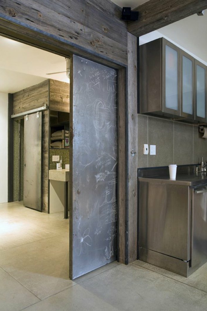 moderne-Wohnung-Küche-elegantes-Interieur-Raumteiler-kreative-Idee-Schiebetür-Badezimmer