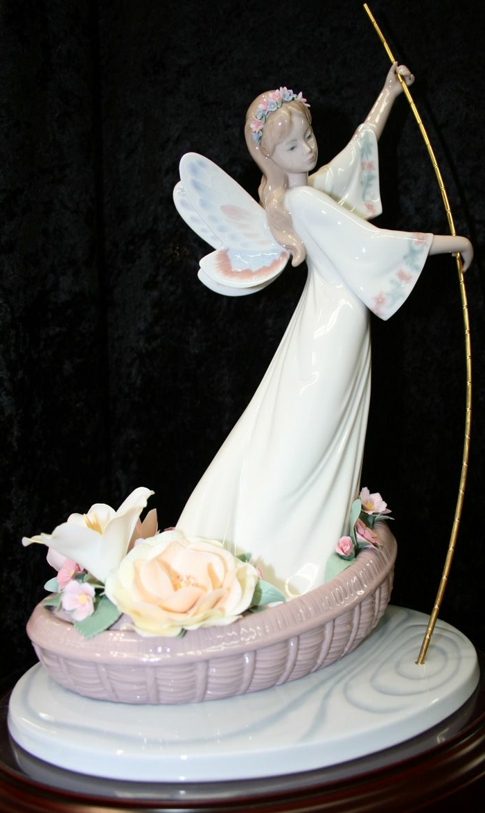 porzellan-engel-Figur-märchenhaft-rosa-Boot-Blumen