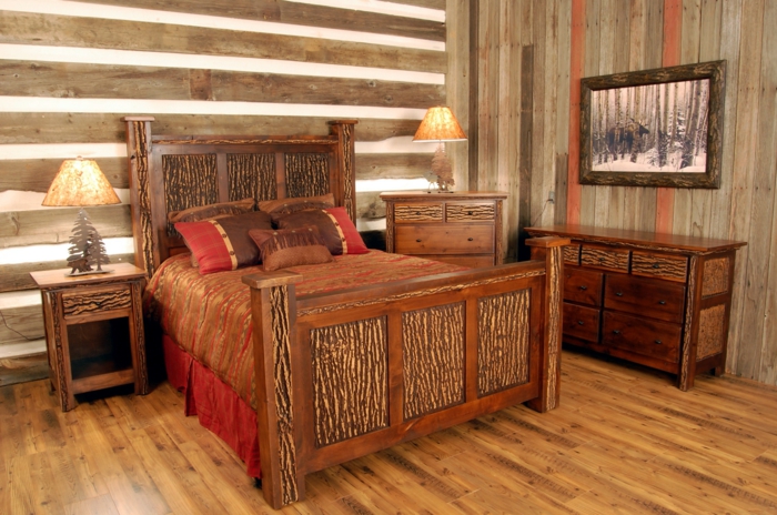 rustikales-Schlafzimmer-moderne-Landhausmöbel-großes-Bett-Kommoden-Nachttisch-Holz-Bild-Waldmotive-interessante-Machttischlampen