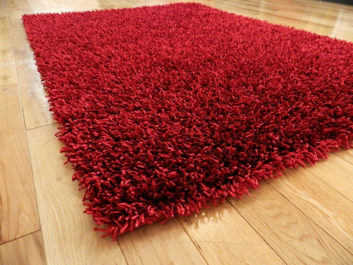 shaggy-teppich-rotes-modell-sehr-schön