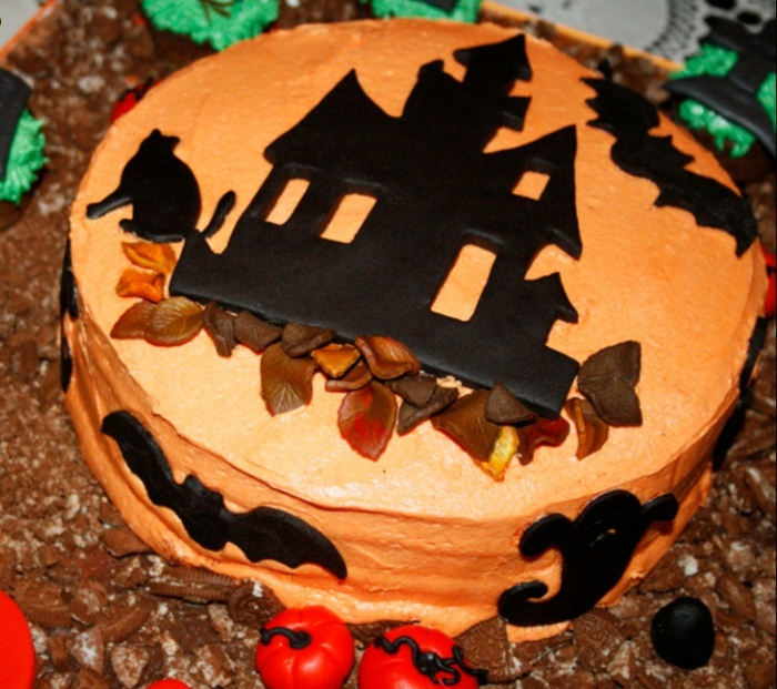 torte-Halloween-Süßigkeiten-hexen-haus