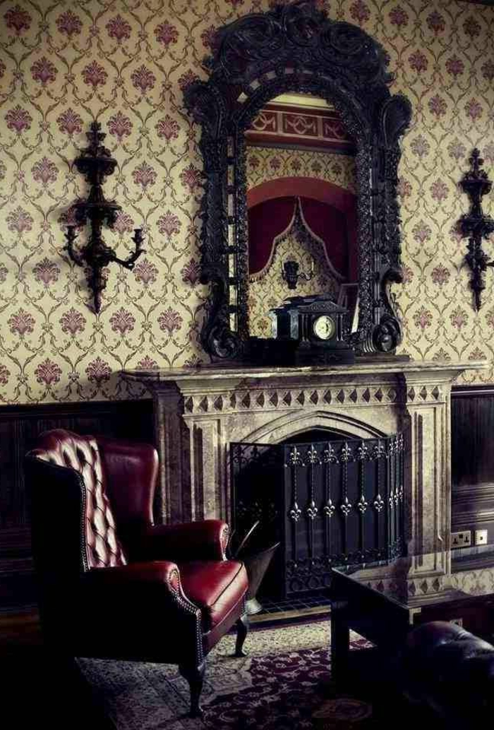 viktorianische-Wohnzimmer-Gestaltung-dunkle-Möbel-Kamin-stilvolle-Tapeten