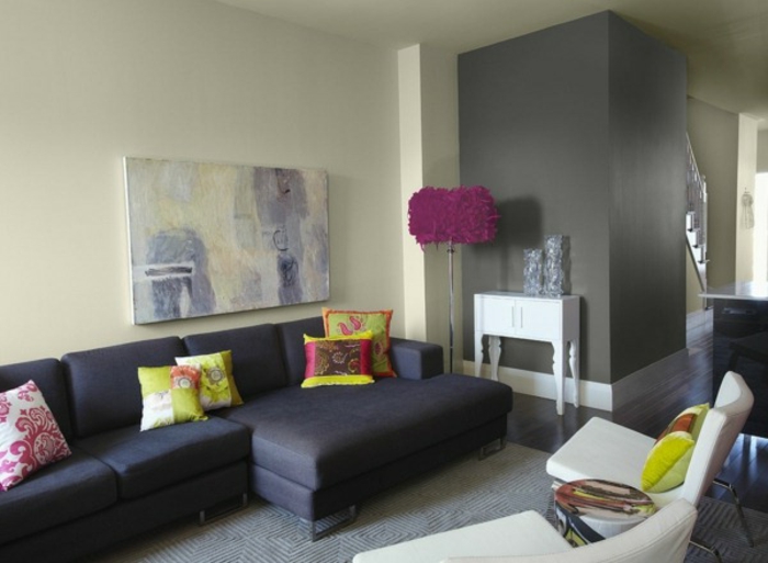 wanfarben-kombinationen-schwarzes-schönes-sofa