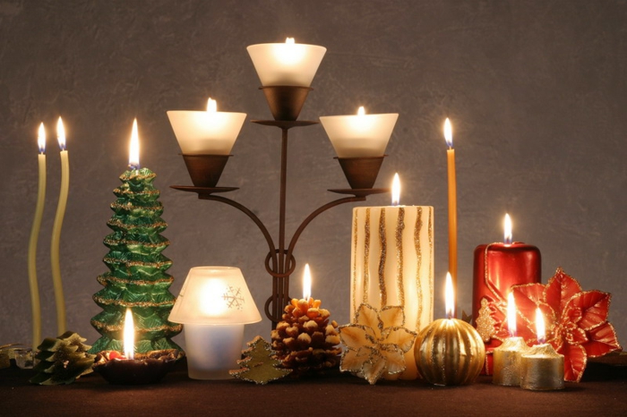 weihnachtsdeko-Deko-Ideen-Tischdekoration-Kerzen-verschiedene-Größen