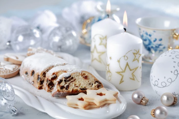 Weihnachten-Deko-Ideen-Tischdekoration-Kuchen-weiße-Kerzen