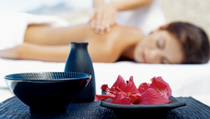 wellness -wochenende-massage-machen-schönes-foto