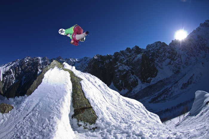 wunderschöne-schneehöhen-snowboard-wallpaper