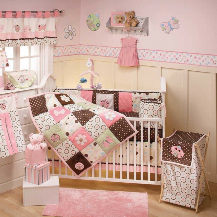 Baby-Bettwäsche-Babyzimmer-für-Mädchen-rosa-Akzente-schöne-Dekorationen