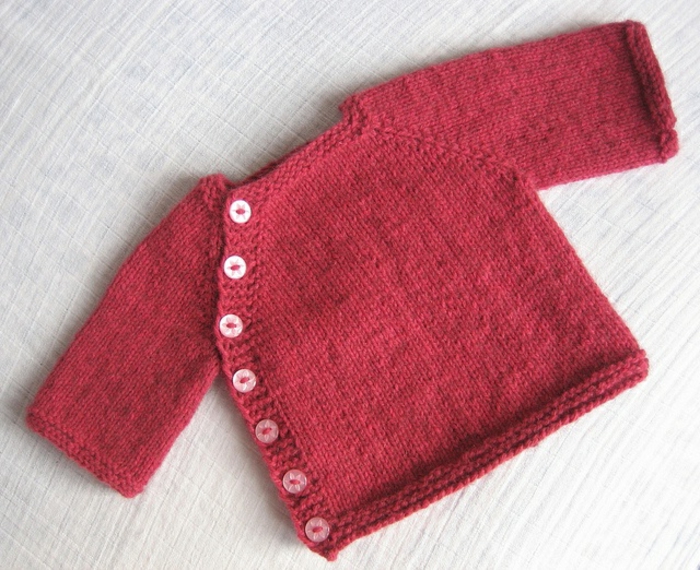 Baby-Pullover-stricken-knopf-weiss