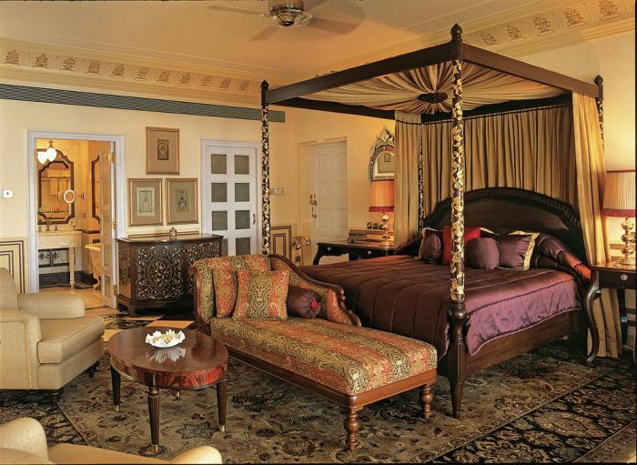 Indien-Rundreise-Indian-Palast-Zimmer-luxuriöses-Bed