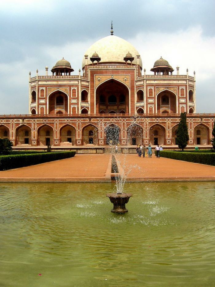 Indien-Rundreise-Palace-Indian-mit-schönen-See-Architektur