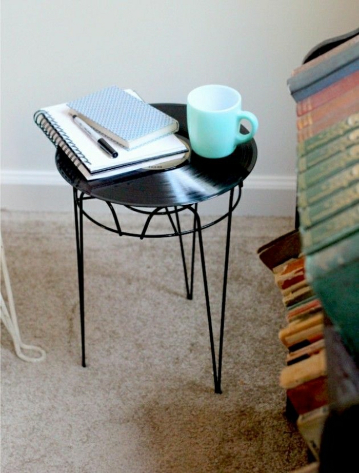 Kaffeetisch-Nachttisch-Idee-Grammophonplatte-Kaffeetasse
