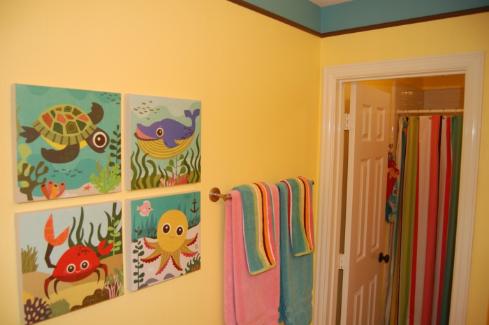 Kinder-Badezimmer-lustige-dekoideen-Wandbilder-Meerthema-Darstellungen