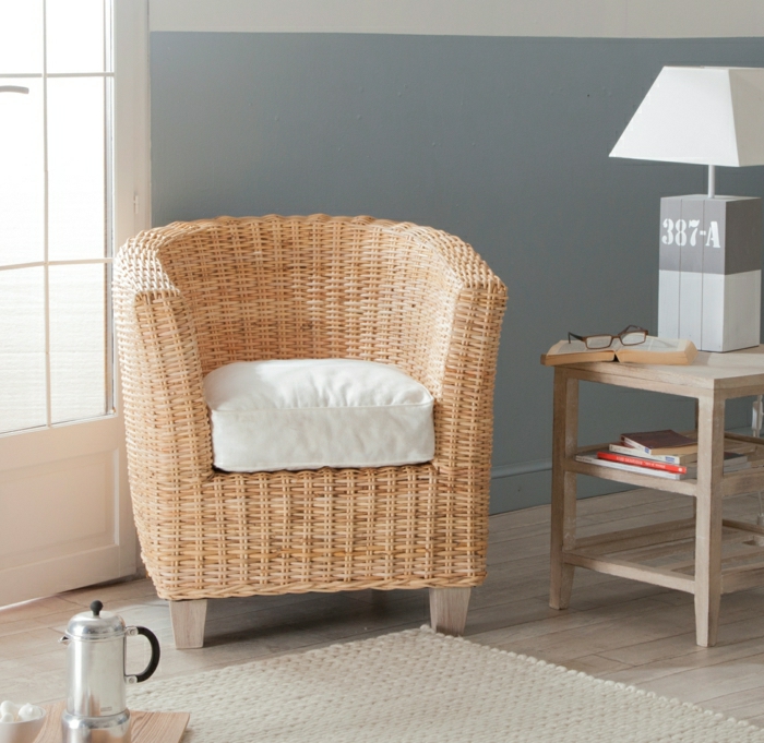Rattan-Sessel-bequem-gemütlich-einfaches-Design-Loungesessel-fernsehsessel-weißer-Polster