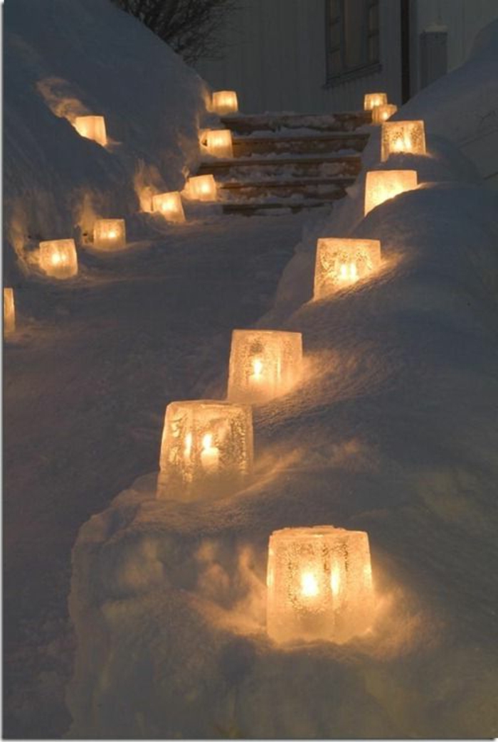 Winter-Dekoration-Eisblock-Laternen- Außenbeleuchtung-im-Schnee