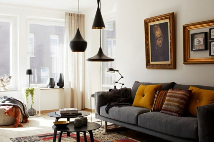artistisches-Wohnzimmer-Interieur-Wandbild-schwarze-Leselampe-hängende-Leuchten-mit-schönem-Design