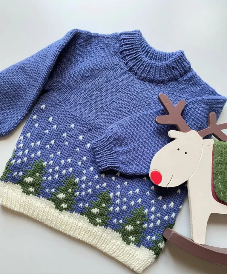 babypullover weihnachtsmotiv tannenbäumchen schnee in blau