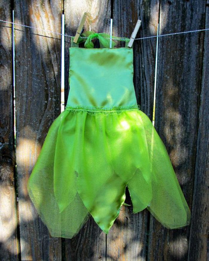 effektvolles-waldfee-kostüm-grün-kleine-Mädchen-Feenkostüm