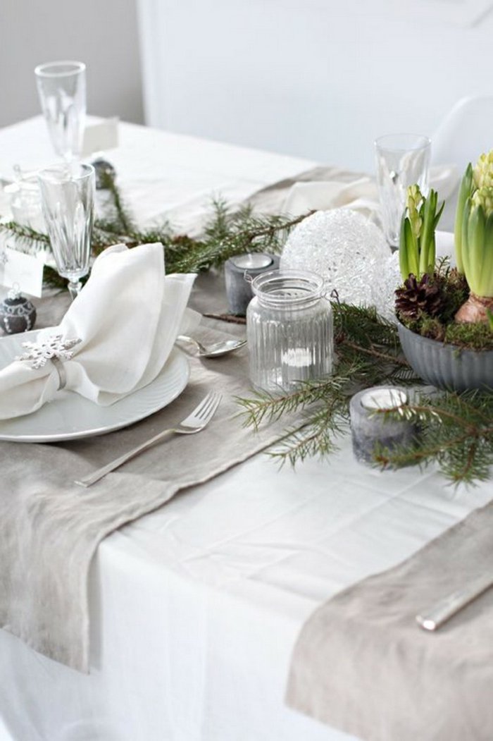 elegante-weihnachtsdeko-Tischdekoration-stilvoll-gemütlich