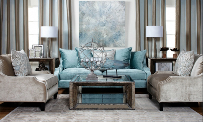farbgestaltung-wohnung-wandfarbe-champagner-wohnzimmer-mit-einem-sofa-in-blau