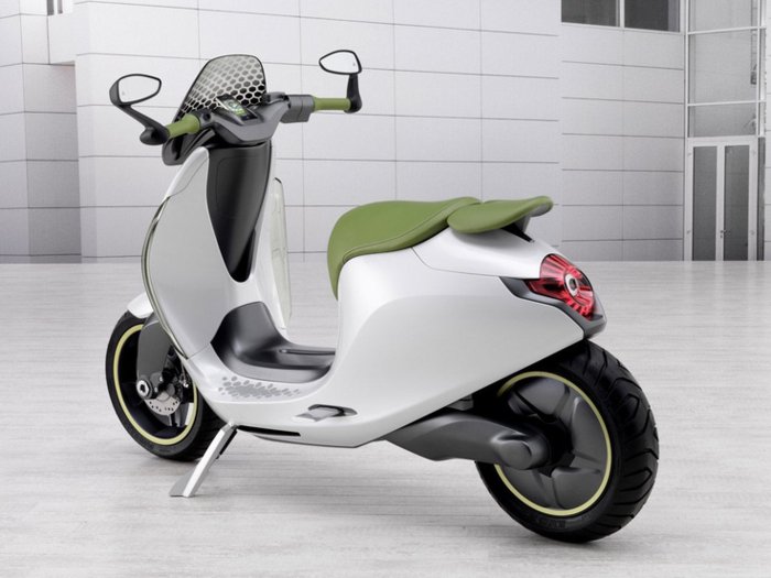 futuristische-Vespa-Modelle-elektrischer-Motorroller-grün-weiß-Rücken