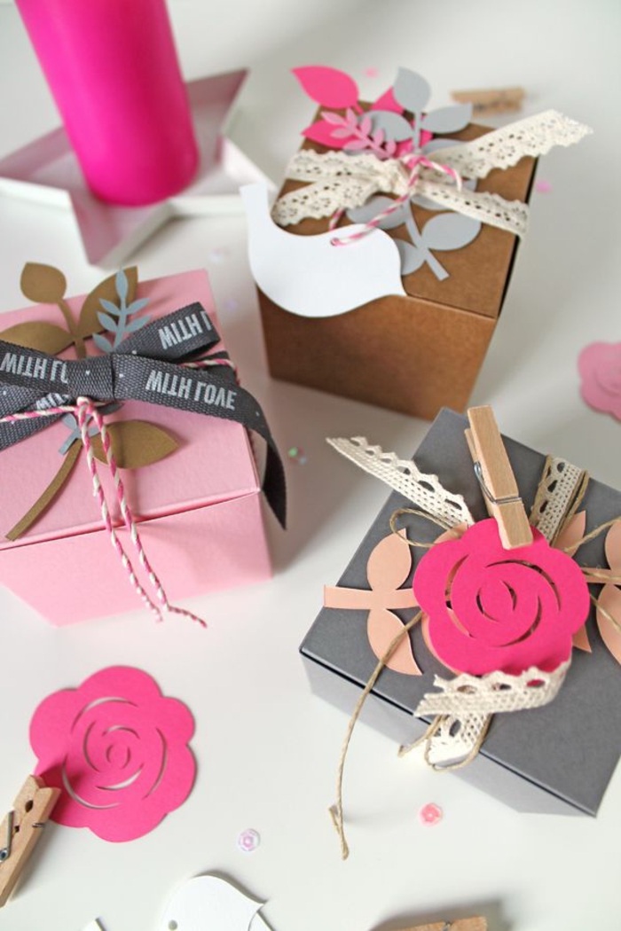 geschenke-schön-verpacken-Papier-Blumen-Dekoration-Spitze-romantische-kokette-Idee