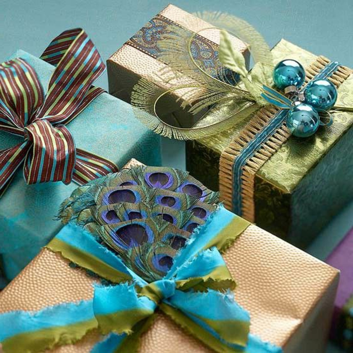 personalisierte-geschenke-verpacken-Papier-aqua-Nuancen-Bänder