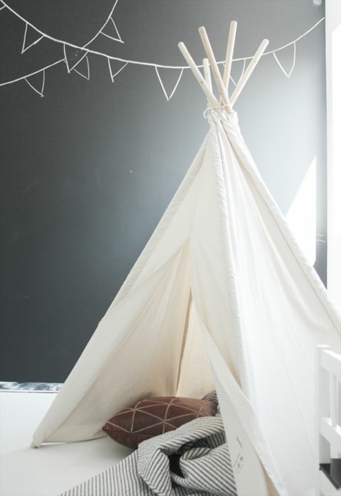 großes-weißes-Zelt-im-Kinderzimmer-süße-Idee