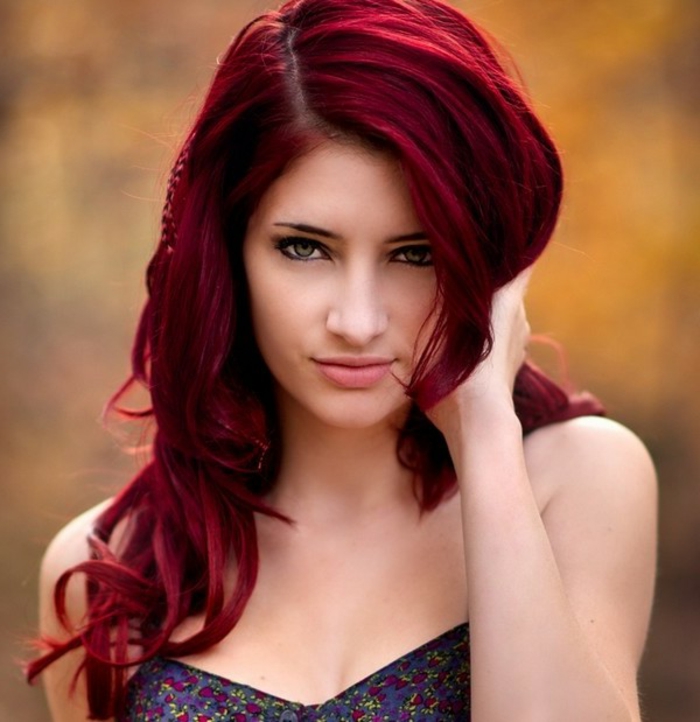 haarfarbe-rot-wunderschöne-nuance-in-violett